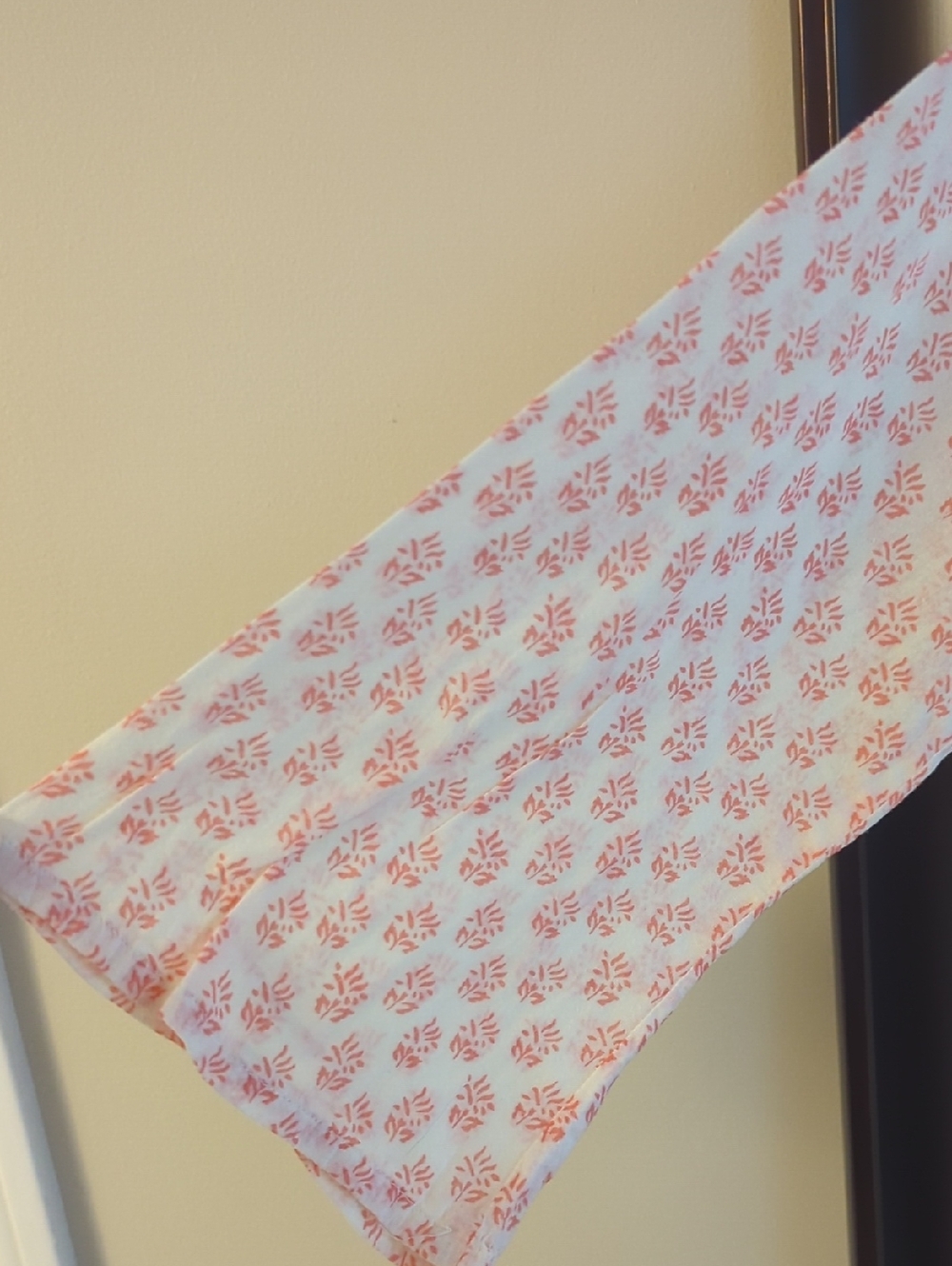 Velvet by Graham & Spencer Pale Orange Floral Split-Neck Blouse Size M - Picture 5 of 6